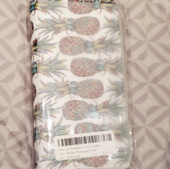 Pineapple Wallet - Picture 3 of 3